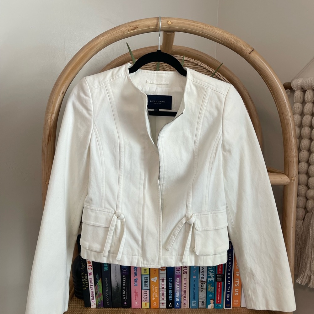 Burberry white zip up, size 6, never worn
